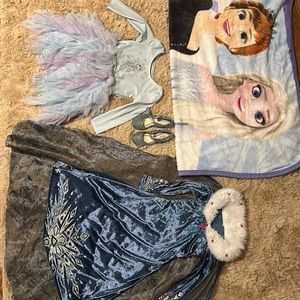 3T Lot frozen/ Elsa w/shoes and blanket